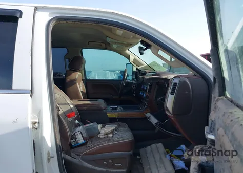 2018 Chevrolet Silverado 2500Hd High Country z USA, uszkodzony, nr VIN 1GC1KXEY6JF199771